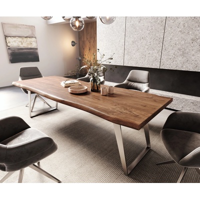 DELIFE Jídelní stůl Edge 300x100cm XL akácie hnědá nerezová ocel stříbrná šikmá