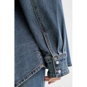 Gestuz Дънкова риза Gestuz дамска в синьо със свободна кройка с класическа яка 10910575 (10910575)