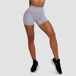 GymBeam Дамски къси панталони FIT Mist Grey L