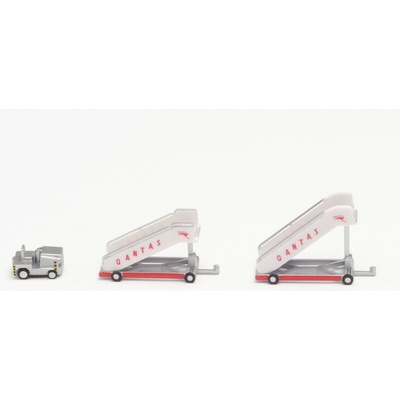 Herpa Qantas Historic Passenger Stairs with Tractor 1:200