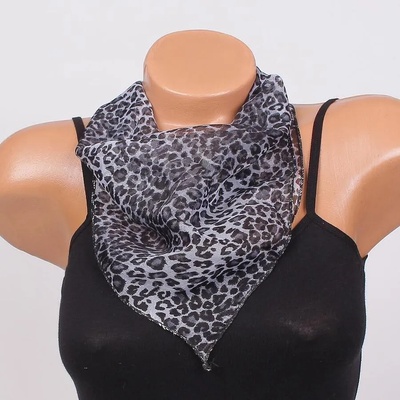 Ефирно фишу в черно и бяло