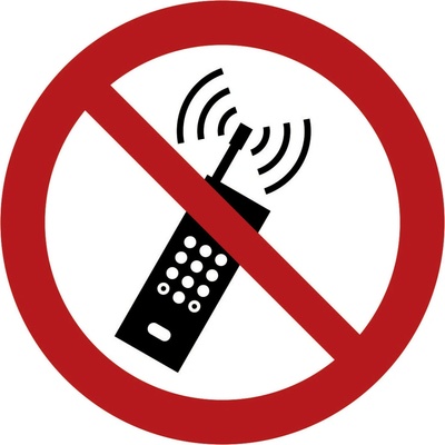 Nadrzenapalivo.cz Podlahová značka – Zákaz používání mobilního telefonu, 30 cm, PE BY C35ZF/3