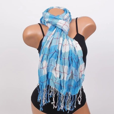 Дамски шал в синьо и бяло с кариран десен и ресни