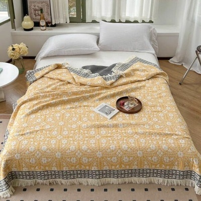 Biele kvietky na žltom, šedý lem, so strapcom 200x230cm