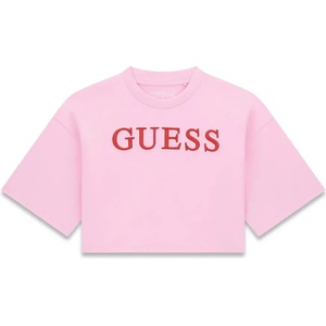 GUESS Къса розова тениска за момиче с червен бродиран надпис Guess