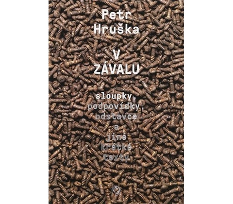 V závalu