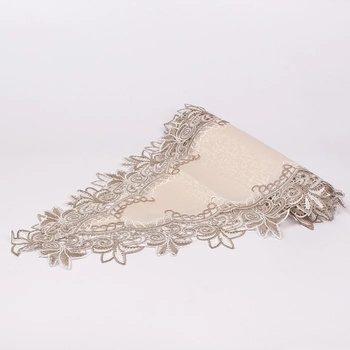 Image 1 of Ефектен тишлайф за маса в бежов цвят с дантела