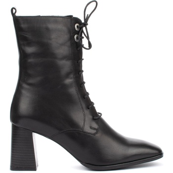 Дамски боти от естествена кожа с връзки и цип