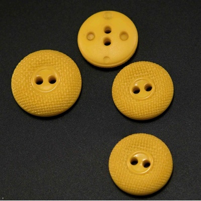 Dierkový gombík - svetlá horčicová - priemer 1,8 cm