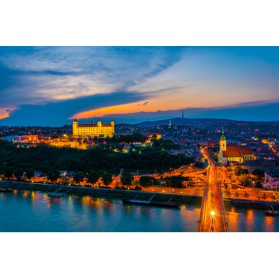 Nočný let lietadlom nad Bratislavou