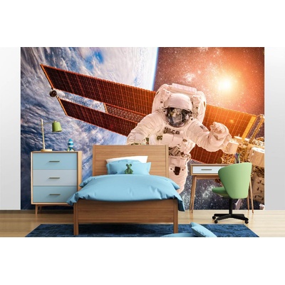 DIMEX ART Самозалепваща се флизелинова фототапета астронавт над земята 375 x 250 см