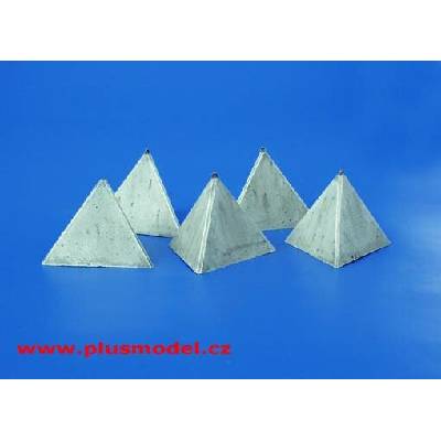 Plus Model Anti-tank Concrete Barriers Pyramid-style Set I 1:35
