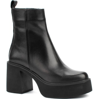 Дамски боти от естествена кожа на ток и платформа