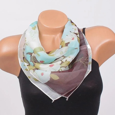 Свежо фишу в бяло и кафяво с цветя