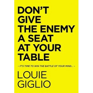 Don't Give the Enemy a Seat at Your Table | GIGLIO LOUIE (ISBN: 9780785247227)