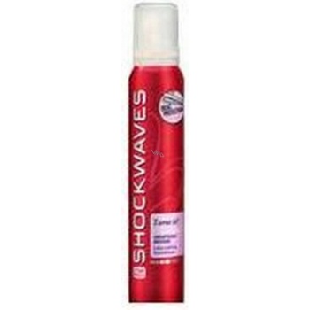 Wella Shockwaves Curl It pěnové tužidlo 200 ml