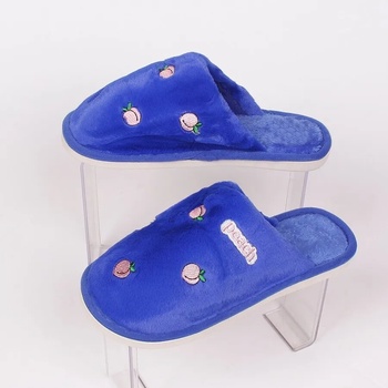 Image 1 of Пухкави пантофи в син цвят с бродирани праскови