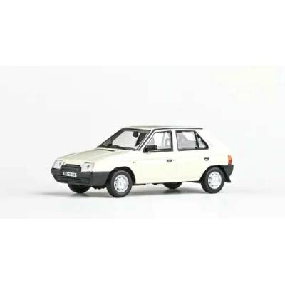 Abrex Škoda Favorit 136L (1988) - Snehobiela 1:43