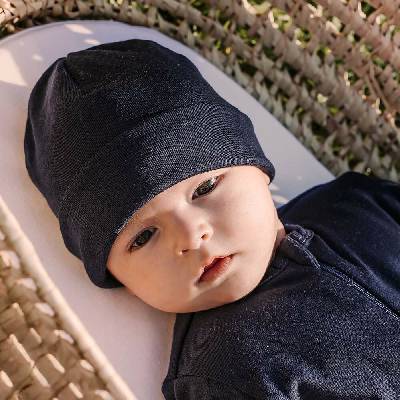 Eevi Merino baby čiapočka granátová