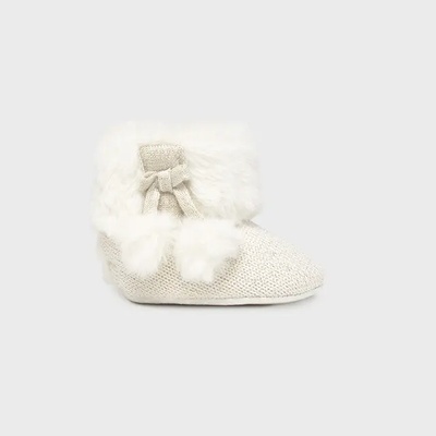 Mayoral Декоративни ботуши трикотаж в цвят шампанско за новородено момиче Mayoral