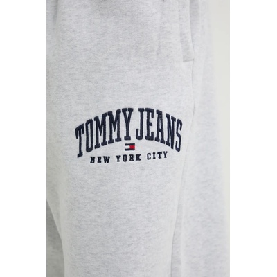 Спортен панталон Tommy Jeans в сиво с меланжов десен DM0DM19802 (DM0DM19802)