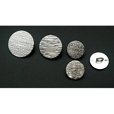 Luxusný kovový gombík s jemnými drážkami - plochý - strieborný - priemer 1,5 cm