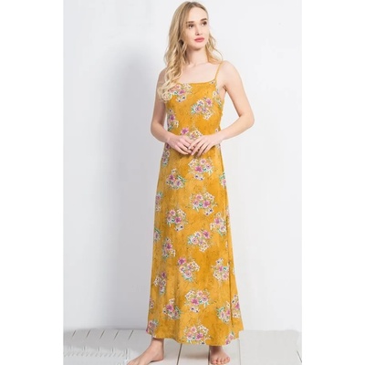 Дълга рокля в наситено жълто с цветя