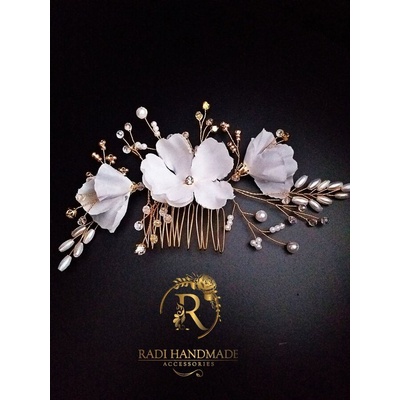 Radi handmade Гребенче за коса с бели цветя и кристали (542)
