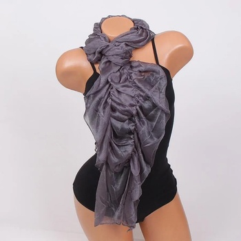 Image 1 of Елегантен шал в тъмносиво с набран ефект