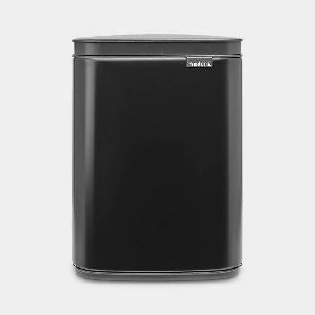 Brabantia 4 л матирано черен кош за смет Brabantia от серия Bo (1006622)