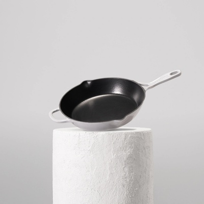 Litináč Smaltovaná litinová pánev 26 cm Perlově šedá