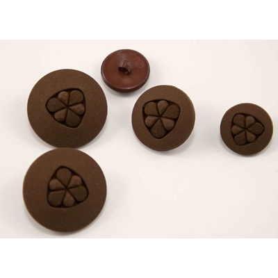 Gombík so spodným prišitím - hnedý s reliéfom - priemer 2,9 cm
