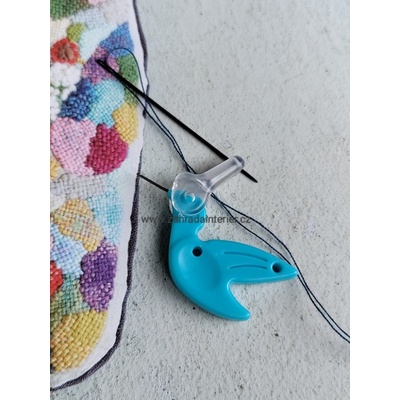 Navlékač jehel a odřezávač nití Milward Ptáček – Zboží Mobilmania