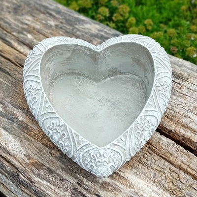 Betónové SRDCE s ornamentom