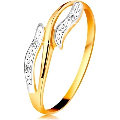 Šperky Eshop diamantový prsten ze zlata zvlněná dvoubarevná ramena tři čiré diamanty BT180.14