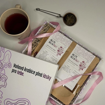 QuickTea Voňavá krabice plná lásky pro tebe Dárková kazeta dvou bylinných čajů 2 x 30 g