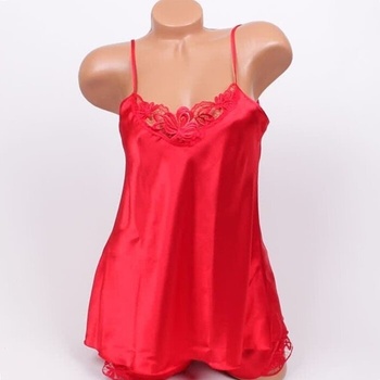 Стилна сатенена пижама в червен цвят с дантела