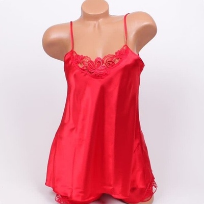 Стилна сатенена пижама в червен цвят с дантела