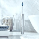 Image 1 of Oral-B Pulsonic Slim Luxe 4000 platinum