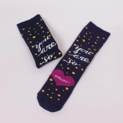 Детски термо чорапи в тъмносин цвят с надпис, розово сърце и жълти точки