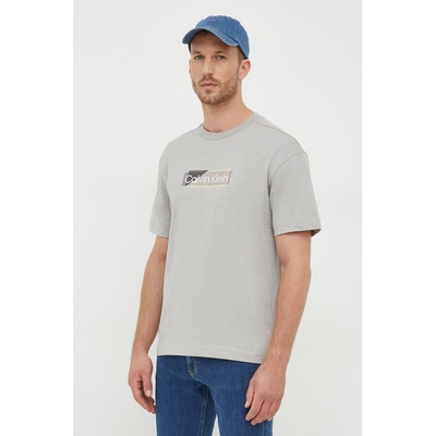 Calvin Klein Памучна тениска Calvin Klein в сиво с принт (K10K111845)