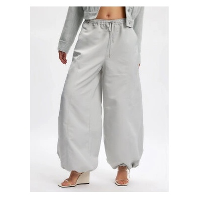 Gestuz Текстилни панталони 10908112 Сив Relaxed Fit (10908112)