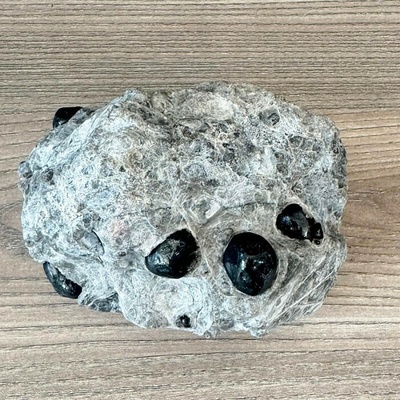 Nefertitis Obsidián Apačská slza v matrixu USA 93 NF64912 - cca 1,8 cm, 738 g