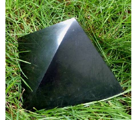 Pyramida - Šungit 15 cm