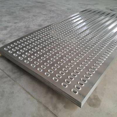 BEST MAXX 625 - 1250 mm děrovaný plech LOHR / Žárový zinek Plech LOHR: 2500 x 625 mm - 5 otvorů