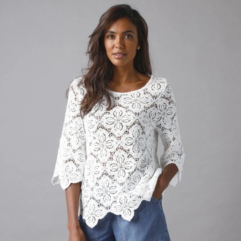 Blúzkové tričko z macramé a 7 8 rozšírenými rukávmi biela
