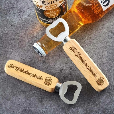 Dřevia Dřevěný otvírák na pivo - Na pivečko, se jménem