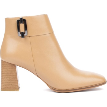 Дамски боти от естествена кожа в бежов цвят