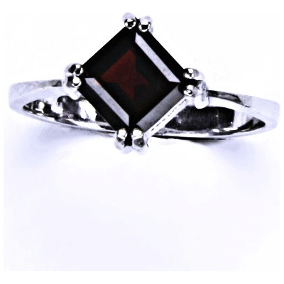 Čištín Stříbrný přírodní granát prstýnek s granátem T 1258