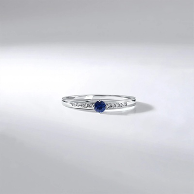 Lillian Vassago Prsten z bílého zlata se safírem a diamanty LLV59 DR112WS